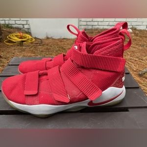 Nike Zoom Soldier 11 sz 9.5